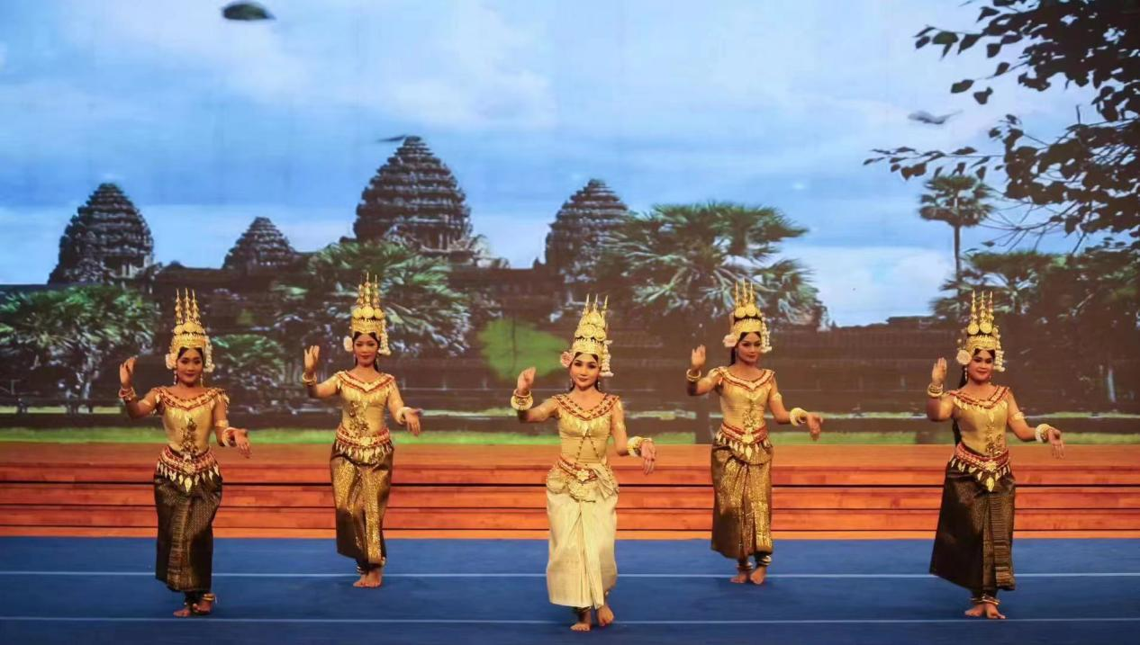 纪念江西省与柬埔寨暹粒省缔结友城10周年联袂文艺汇演在华东交通大学举行_fororder_图片14 纪念江西省与柬埔寨暹粒省缔结友城10周年联袂文艺汇演在华东交通大学举行_fororder_图片14