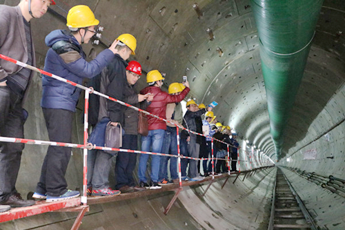 中铁国际班到南昌地铁2号线6标、3号线7标项目工地观摩学习。
