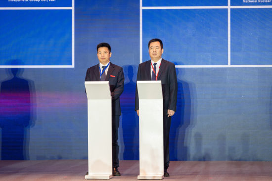 该校党委副书记、校长徐长节与中铁交通投资集团总经理、党委副书记李建光代表双方签订交通基础建设开发合作协议