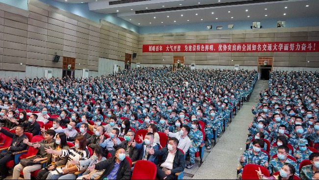 有温度 接地气 华东交大党委书记连续8年给新生上“第一堂思政课”