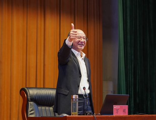 华东交大党委书记连续8年给新生上“第一堂思政课”_fororder_1 (2)