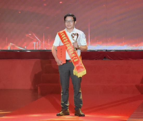 华东交大心理素质教育研究院常务副院长舒曼教授荣获第三届“感动江西教育年度人物”。