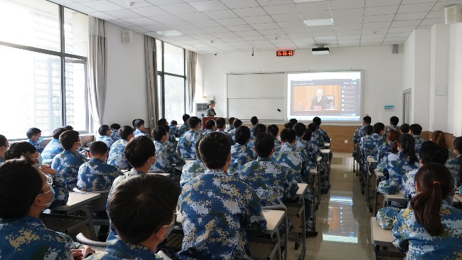 有温度 接地气 华东交大党委书记连续8年给新生上“第一堂思政课”