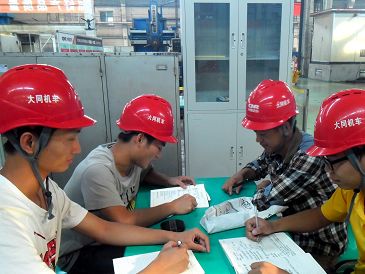 大同实习同学在车间班组学习交流