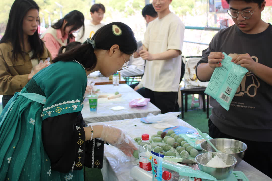 怀古惜今思奋进 华东交通大学开展清明节系列活动_fororder_图片42 怀古惜今思奋进 华东交通大学开展清明节系列活动_fororder_图片42