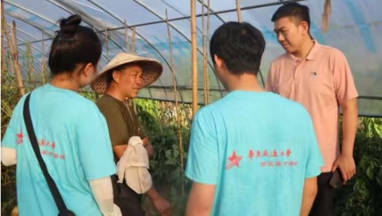 华东交通大学“火车头”实践队的大棚“问诊记”